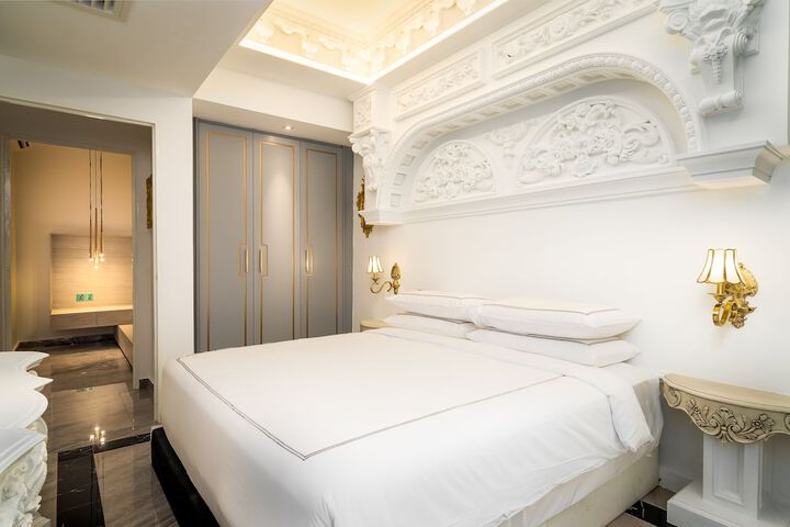 Room 85 of 195