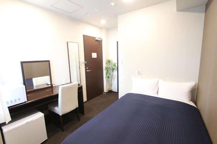 Room 16 of 28