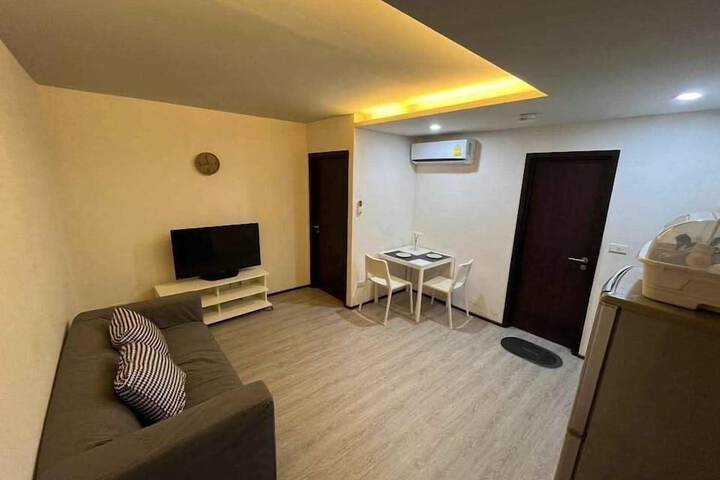 Room 4 of 7