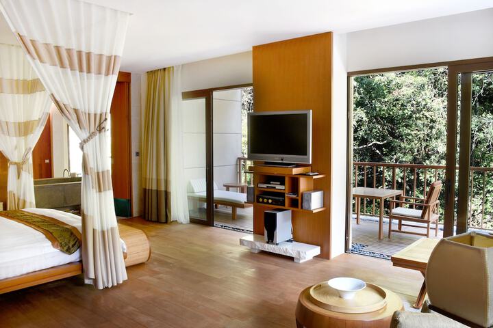Room 7 of 42