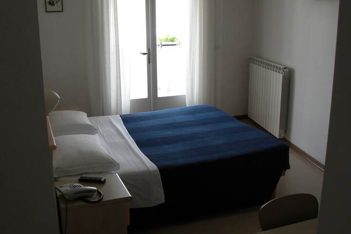 Room 7 of 71