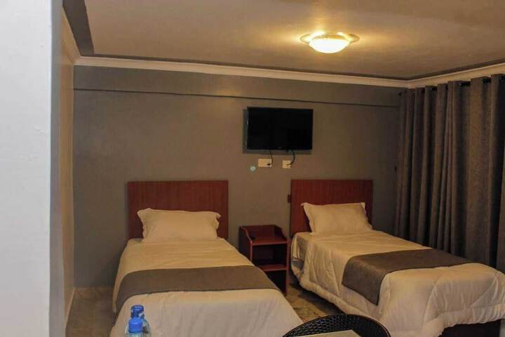 Room 8 of 28