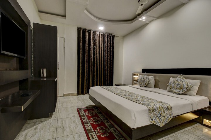 Room 13 of 28