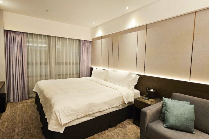 Room 8 of 32