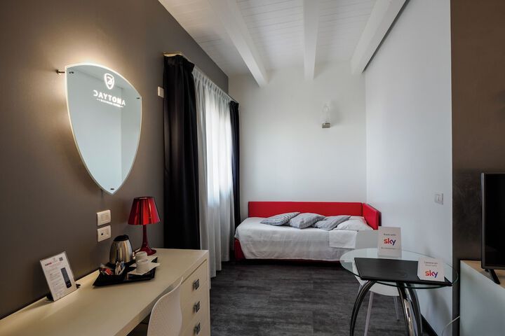 Room 21 of 37