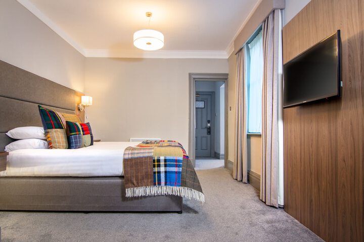 Room 16 of 38