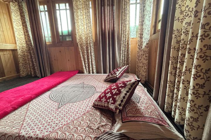 Room 14 of 27