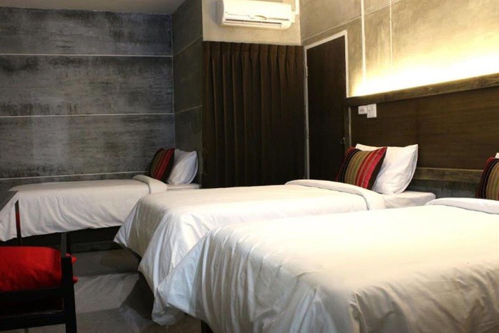 Room 12 of 48