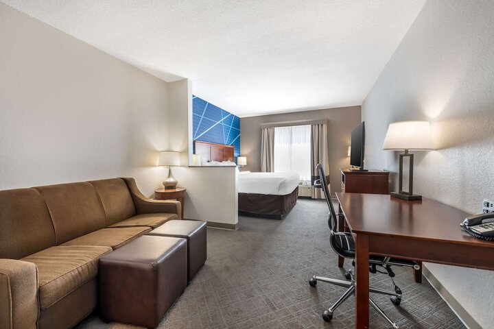 2 Queen Beds Suite (6 of 16)
