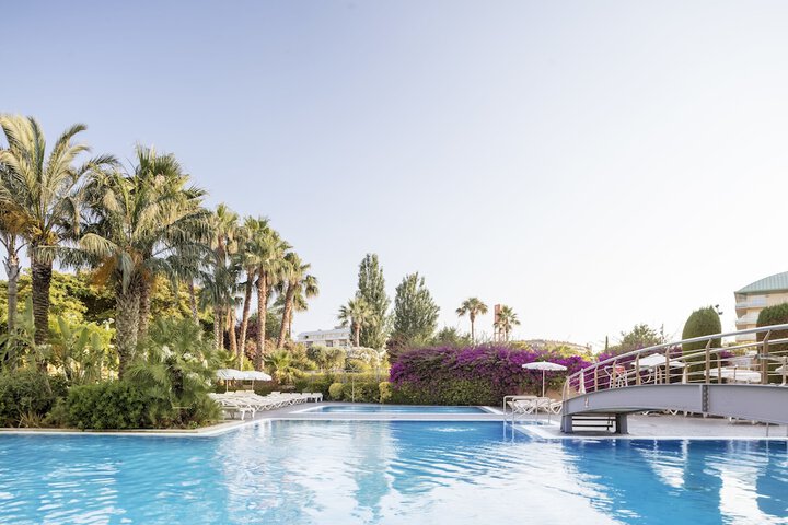 Pools & Facilities