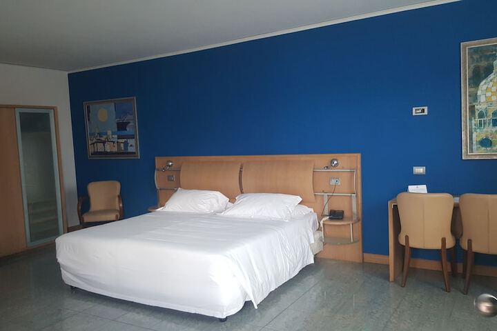 Room 12 of 91