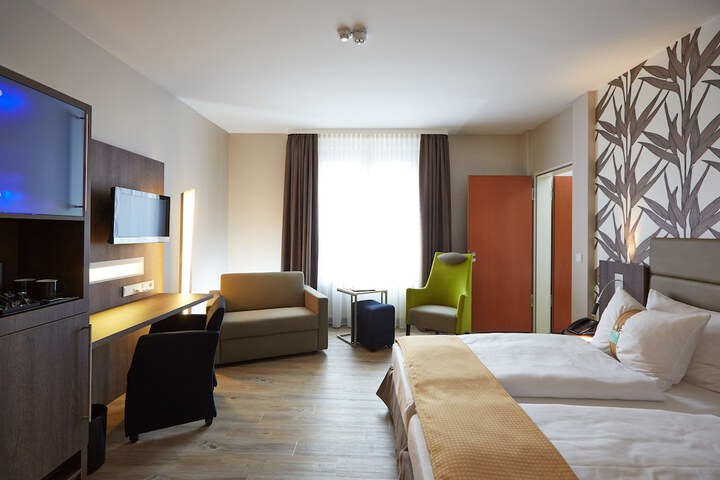Room 32 of 69