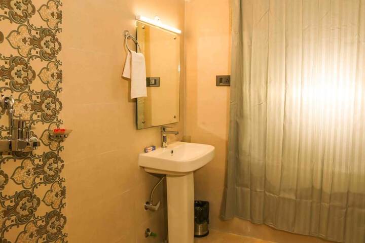 Room 7 of 25