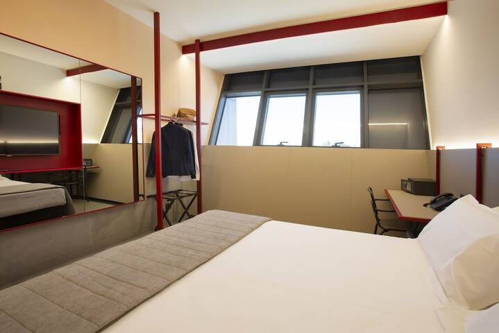 Room 10 of 123