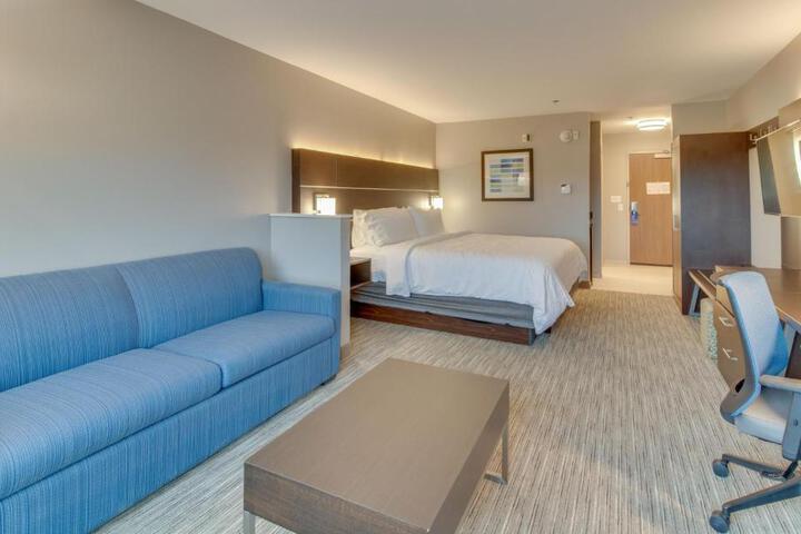 1 King Bed (7 of 18)