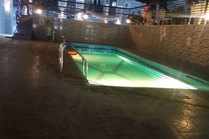 Pool 40 of 53
