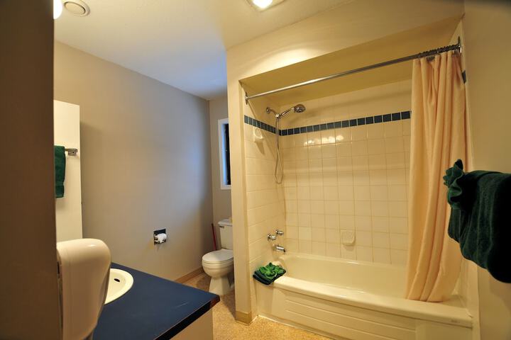 Room 6 of 95