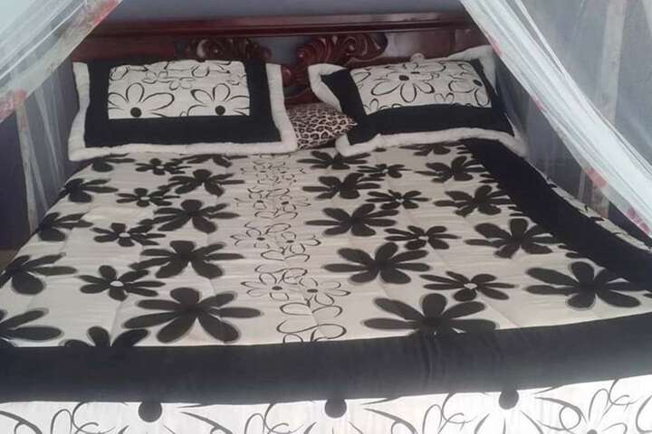 Room 6 of 28