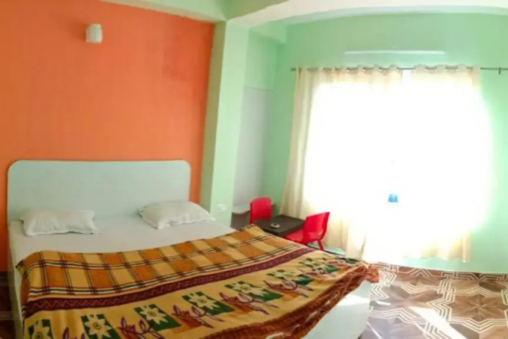 Room 4 of 8