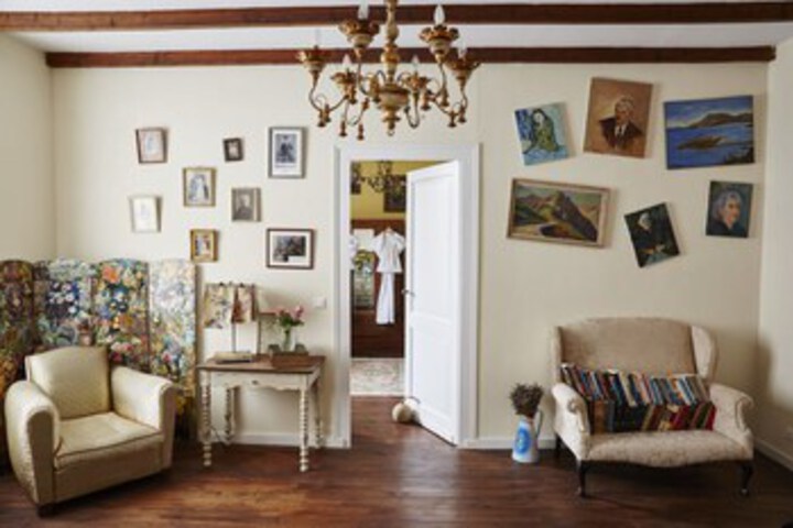 Hero Image 1 of 33