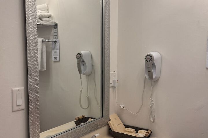 Room 43 of 61