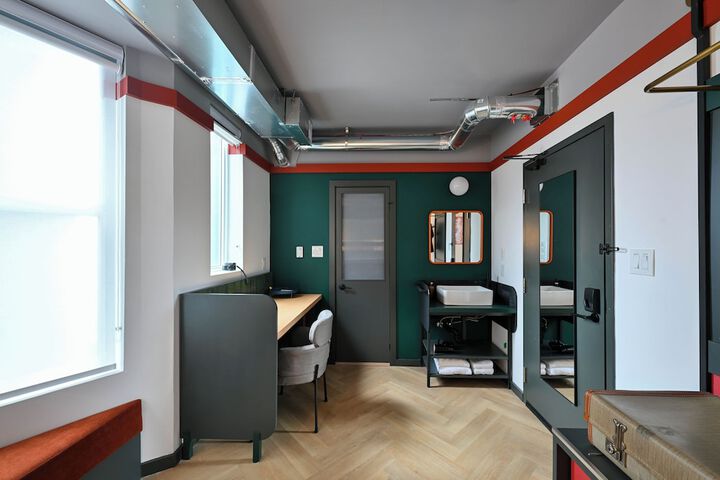 Room 24 of 40