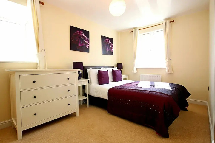 Room 5 of 12