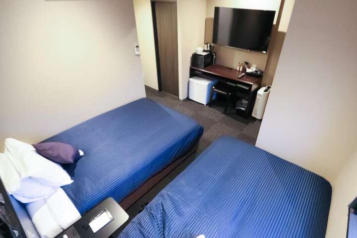 Room 11 of 18