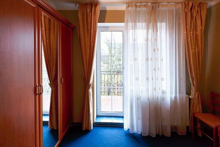 Room 9 of 60
