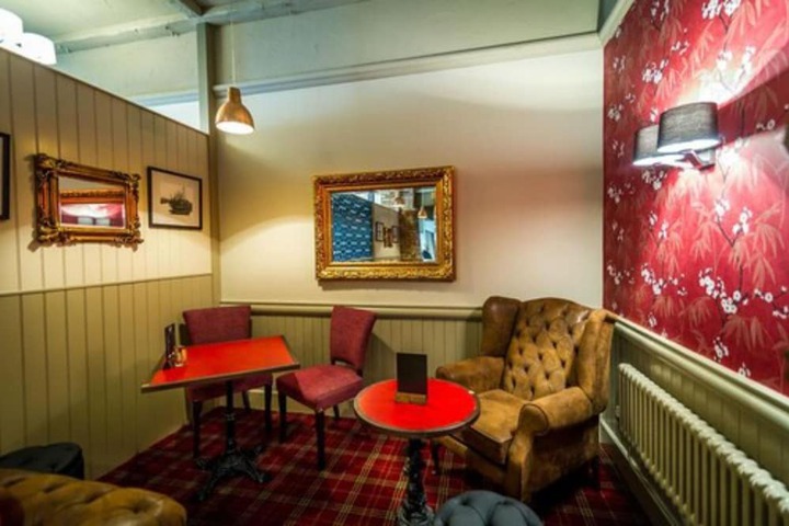 Lounge 47 of 74
