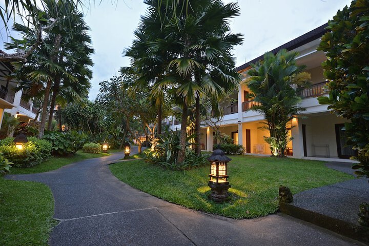 Hotel Exterior 102 of 109