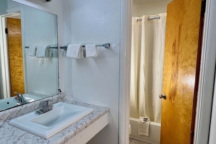 Room 15 of 18
