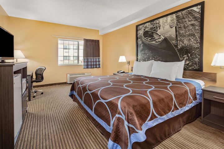 1 King Bed (6 of 9)
