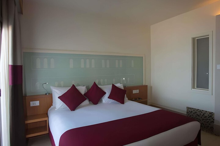 Room 35 of 198