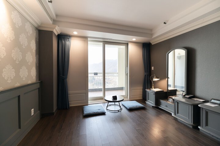 Room 8 of 65