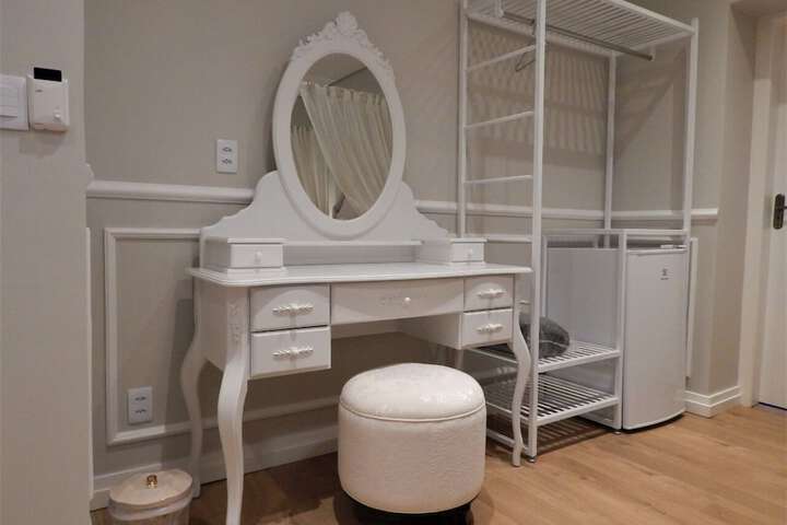 Room 9 of 136