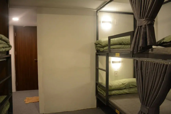 Room 2 of 11