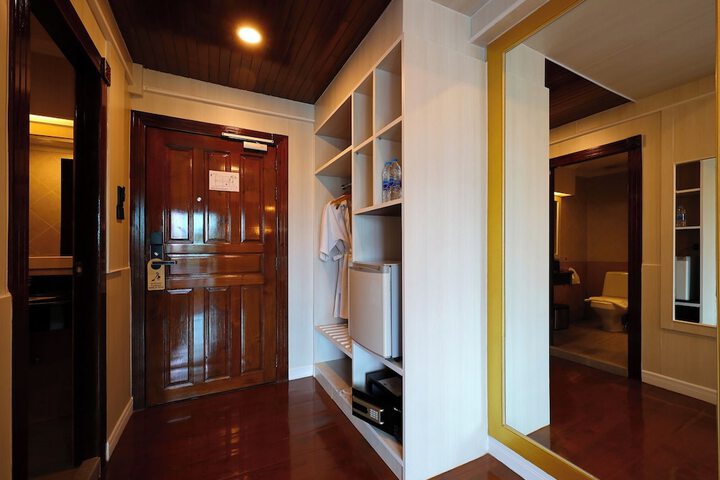 Room 34 of 86
