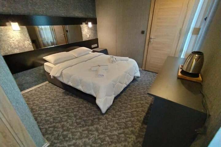 Room 4 of 36