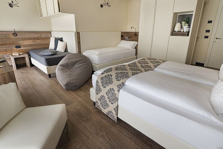 Room 8 of 162