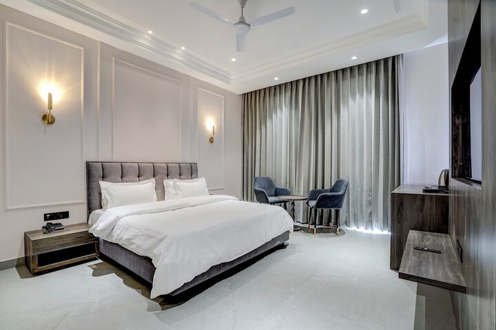 Room 35 of 66