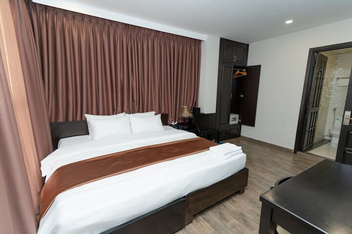 Room 30 of 41