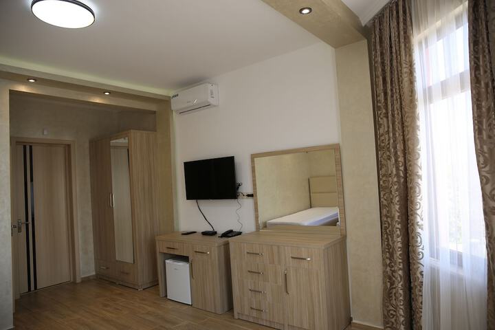 Room 27 of 72