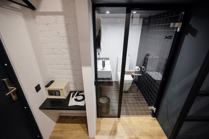 Room 25 of 53