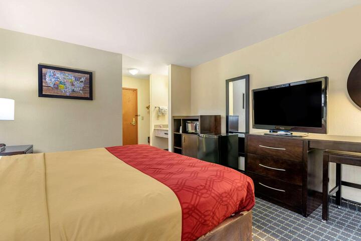1 King Bed (12 of 16)