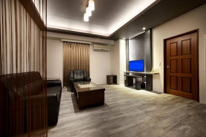 Room 14 of 28