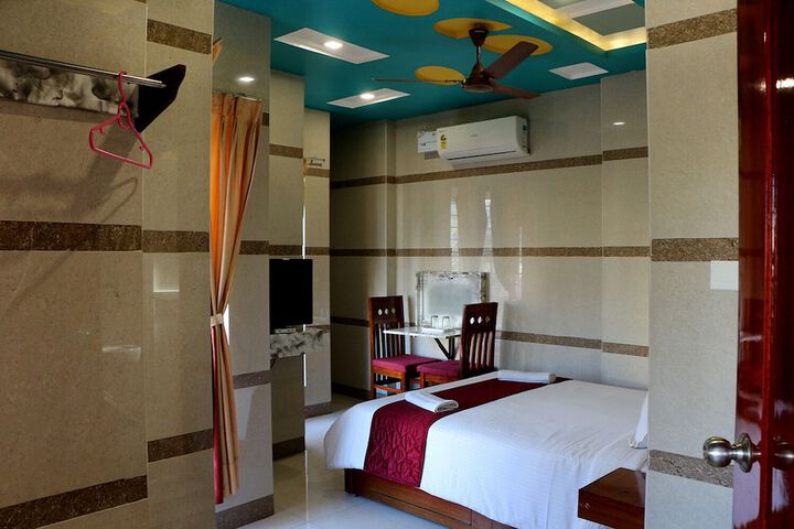 Room 4 of 25