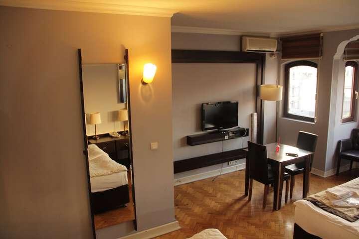 Room 7 of 27