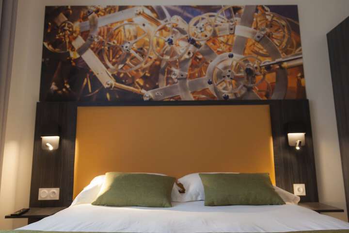 Room 13 of 28