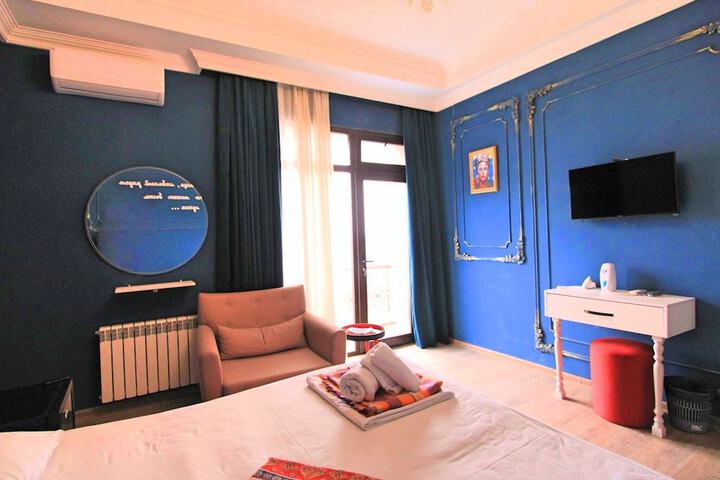 Room 32 of 66